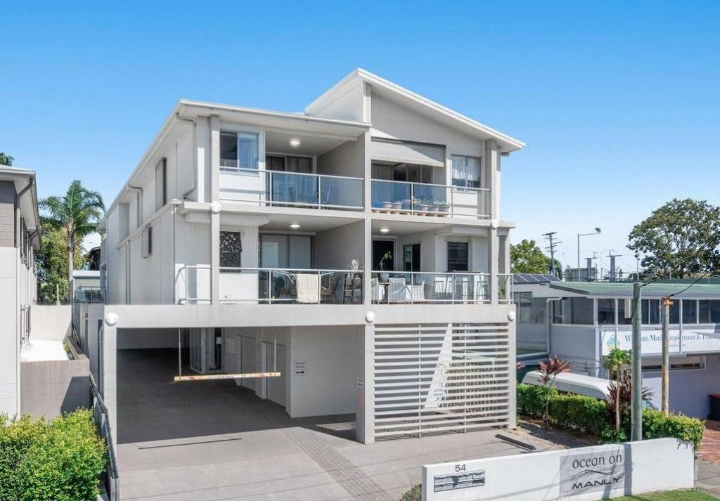 2/54 Yamboyna St, Manly, QLD 4179