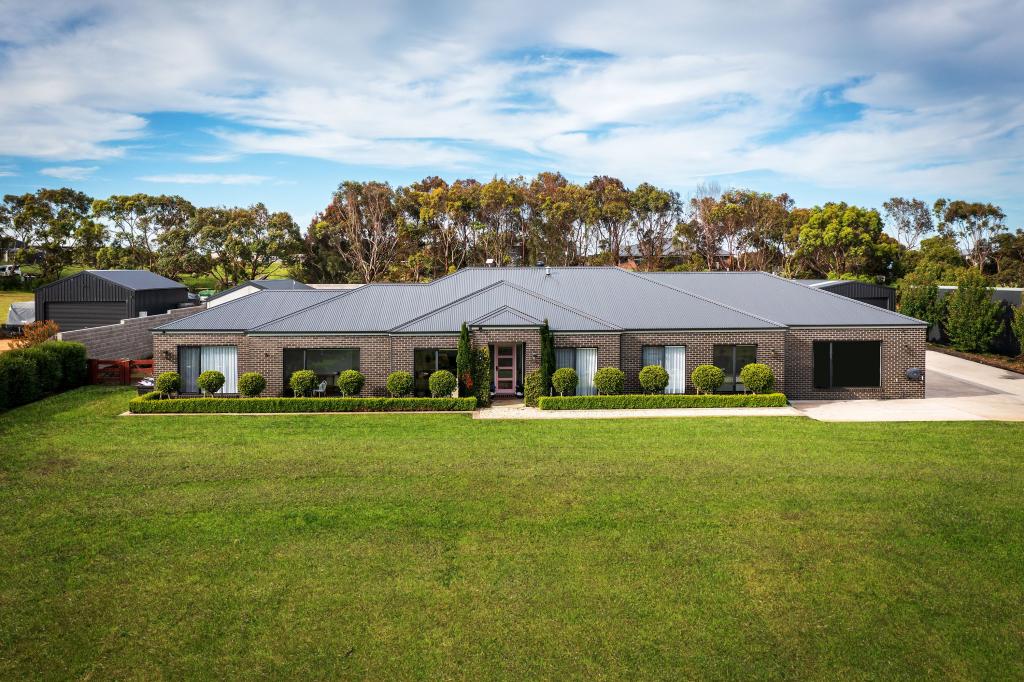 9 Cilmery Cres, Woodford, VIC 3281