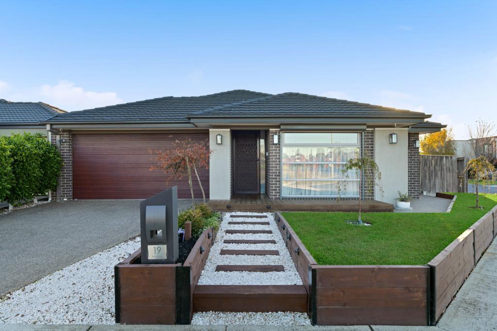 19 PASADENA BVD, CLYDE, VIC 3978