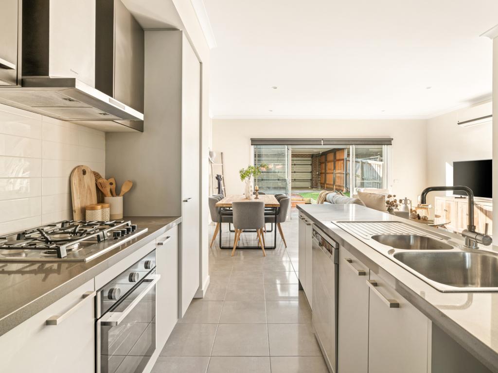 26/2 Sanoma Dr, Skye, VIC 3977