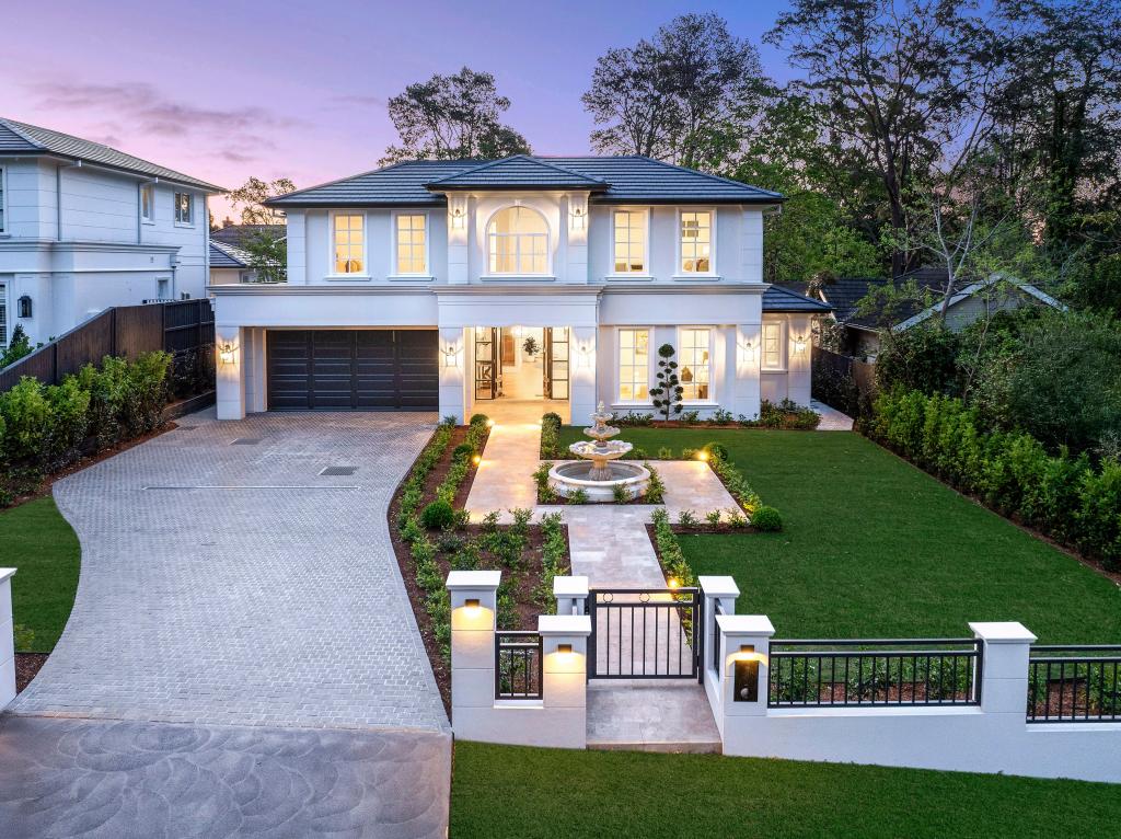 10 BANOOL AVE, ST IVES, NSW 2075