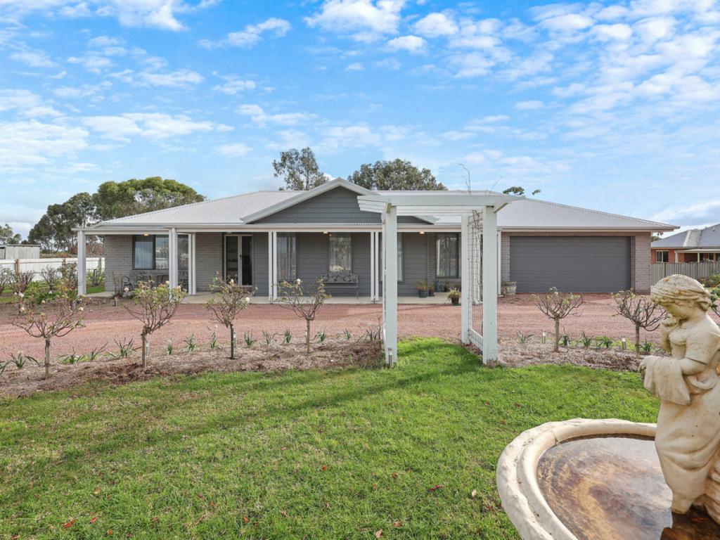 66 Hyland St, Mortlake, VIC 3272
