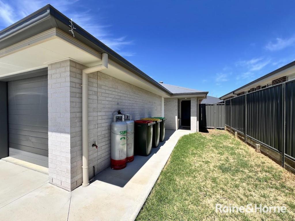 2/1 Jersey Cl, Calala, NSW 2340