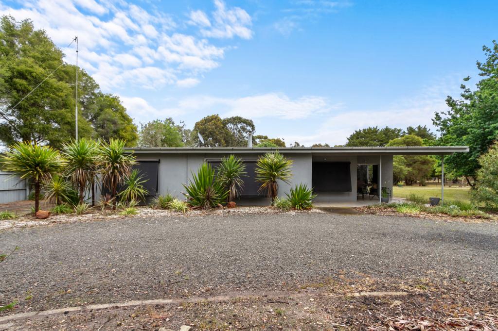 52 Slavins Lane S, Stratford, VIC 3862