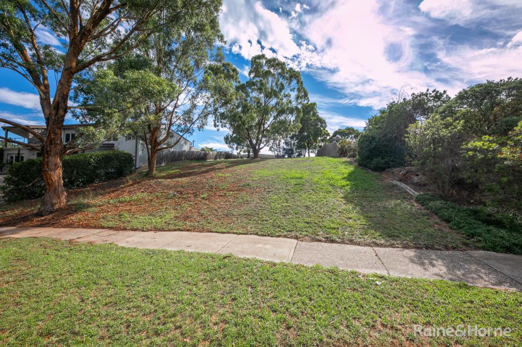 33 DE LISLE AVE, SUNBURY, VIC 3429
