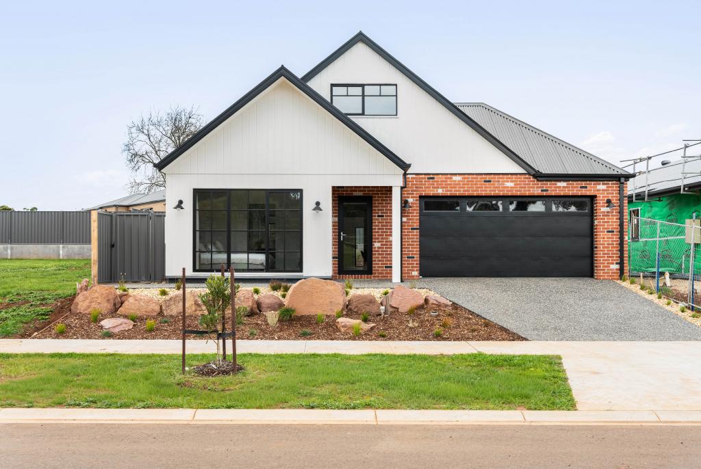 Lot 229 Somerford Dr, Clyde North, VIC 3978