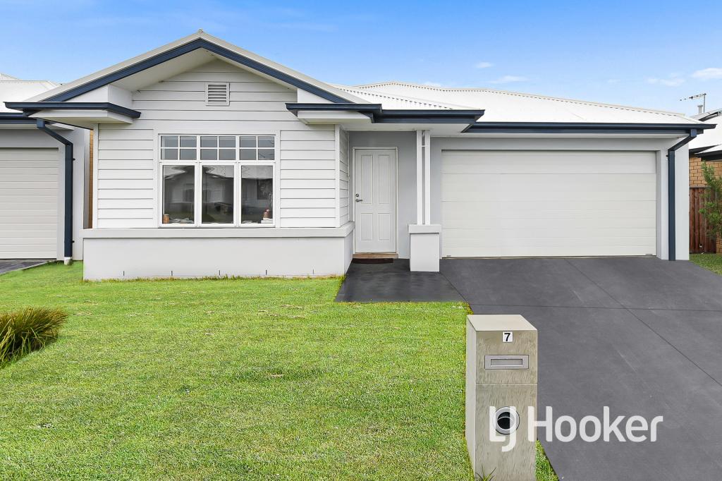 7 Hendrix St, Cranbourne East, VIC 3977