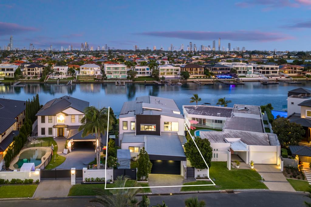 54 Fitzwilliam St, Carrara, QLD 4211