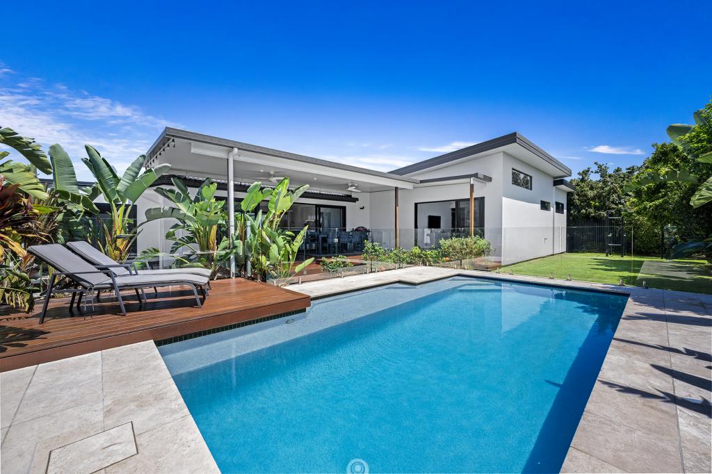 25 Auk Ave, Burleigh Waters, QLD 4220