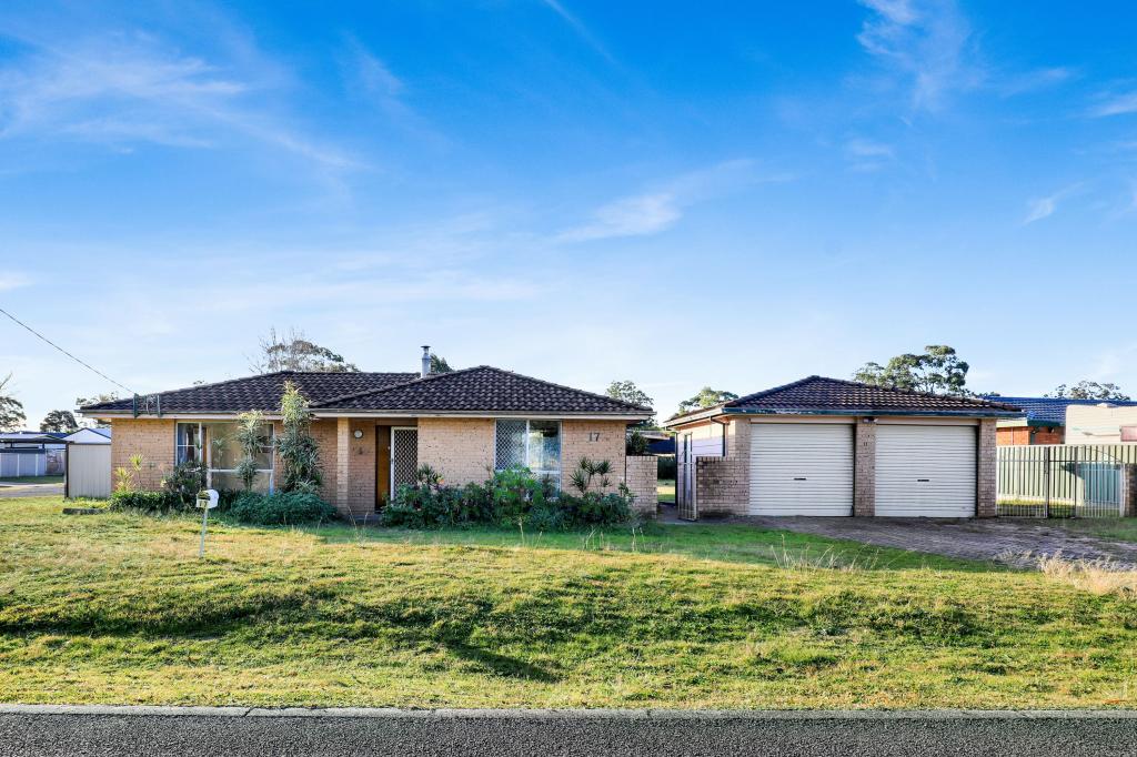 17 Clemenceau Cres, Tanilba Bay, NSW 2319