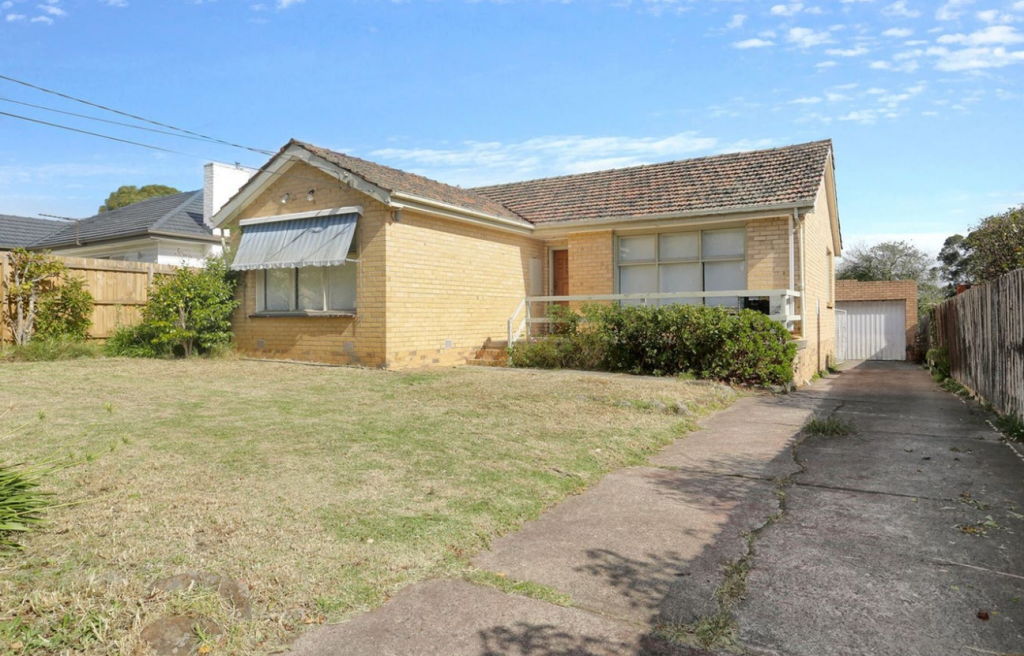 10 Hutchinson St, Burwood East, VIC 3151