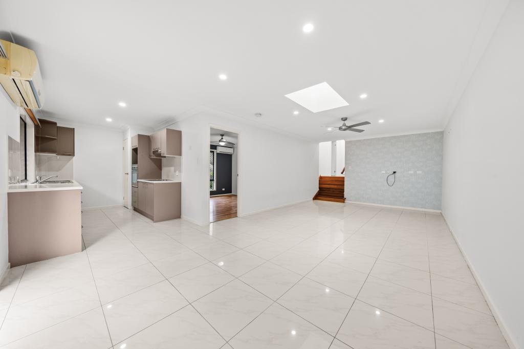 2/16 Penrhyn St, Pacific Pines, QLD 4211