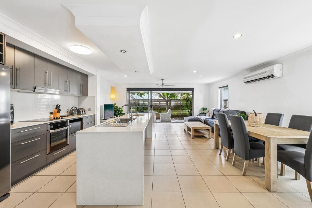 18 Lillie St, Burleigh Waters, QLD 4220