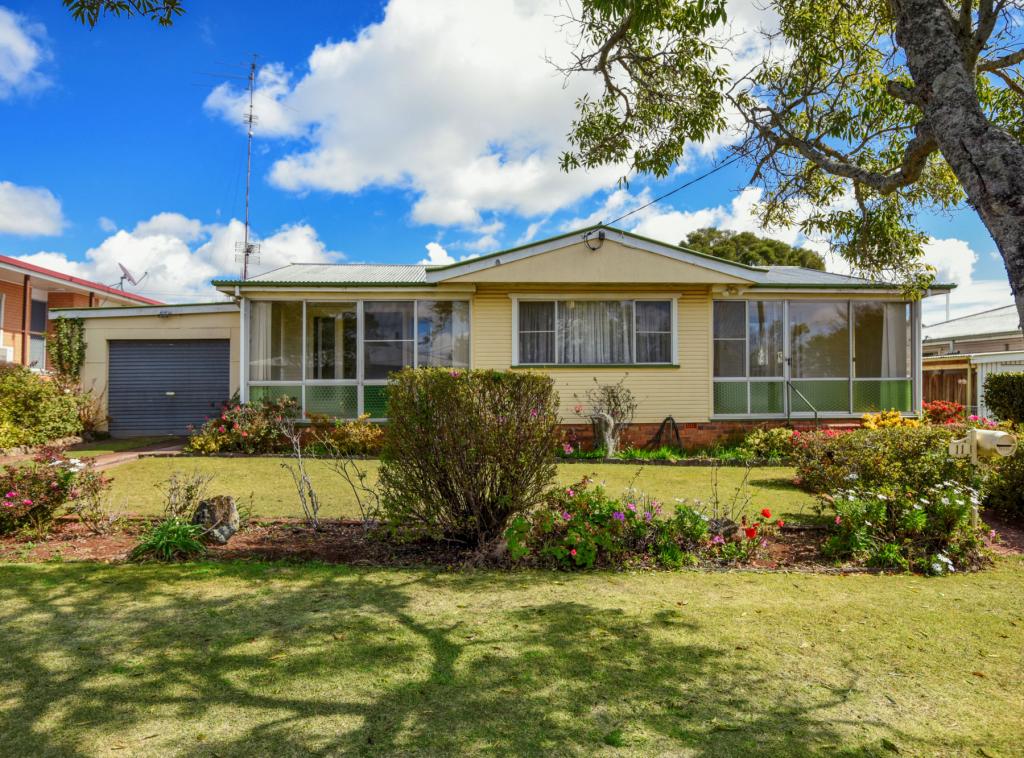 11 Leawarra St, Wilsonton, QLD 4350