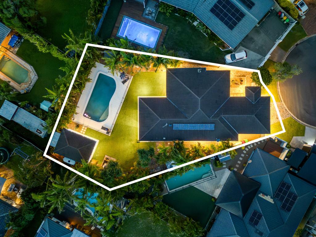 21 Dunbarton Ave, Bundall, QLD 4217