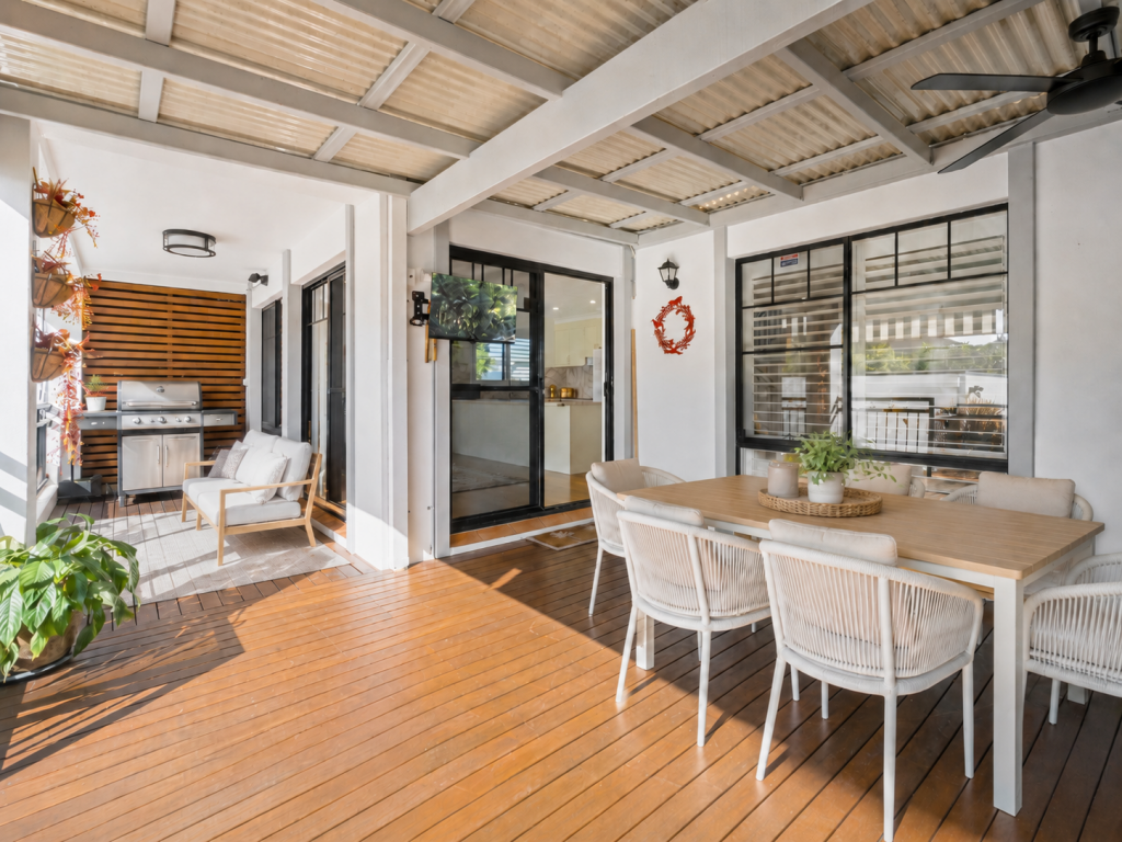 1/22 Robert St, Labrador, QLD 4215