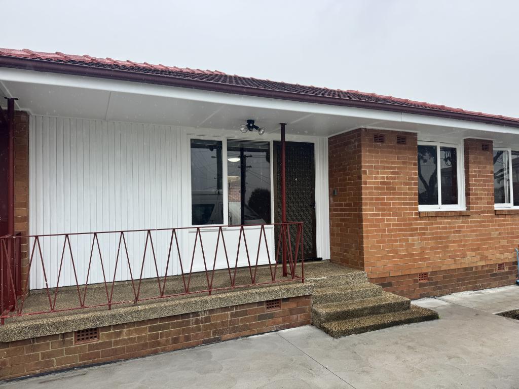31 HATFIELD RD, CANLEY HEIGHTS, NSW 2166