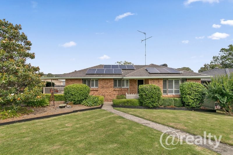 8 Vanderville St, The Oaks, NSW 2570