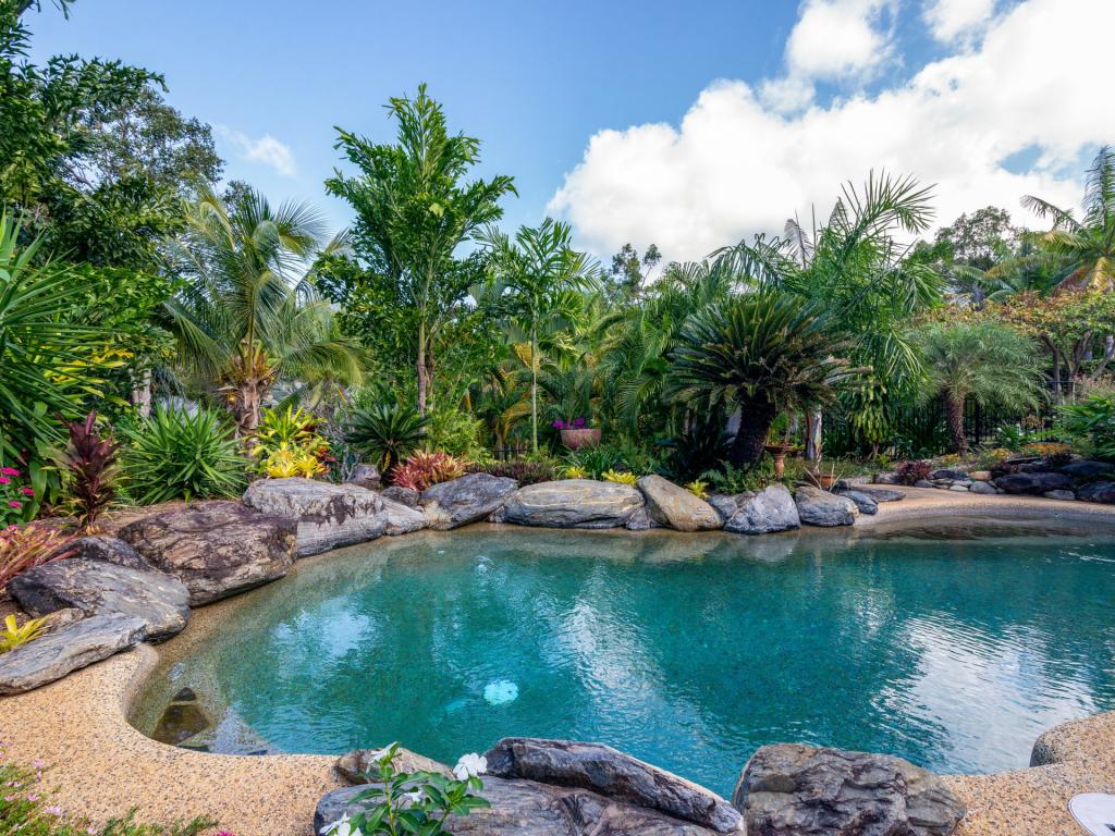 8 Finlay Cres, Oak Beach, QLD 4877