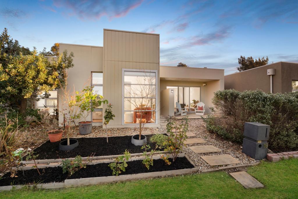 19 Tyrrell Tce, Waterways, VIC 3195