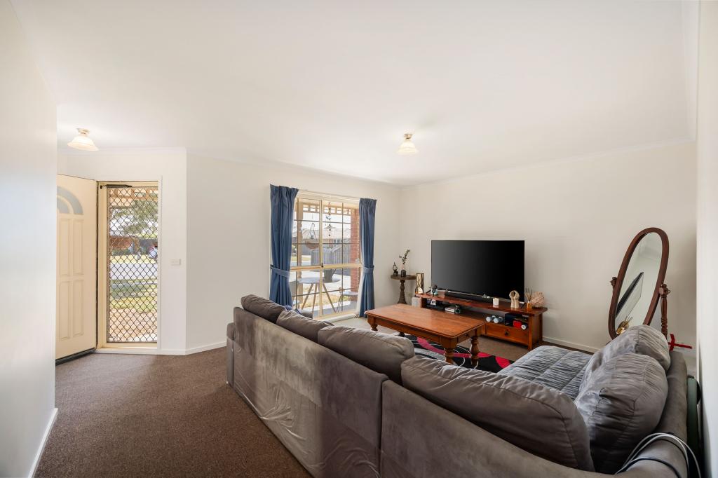13 Cowper Cres, Sunbury, VIC 3429