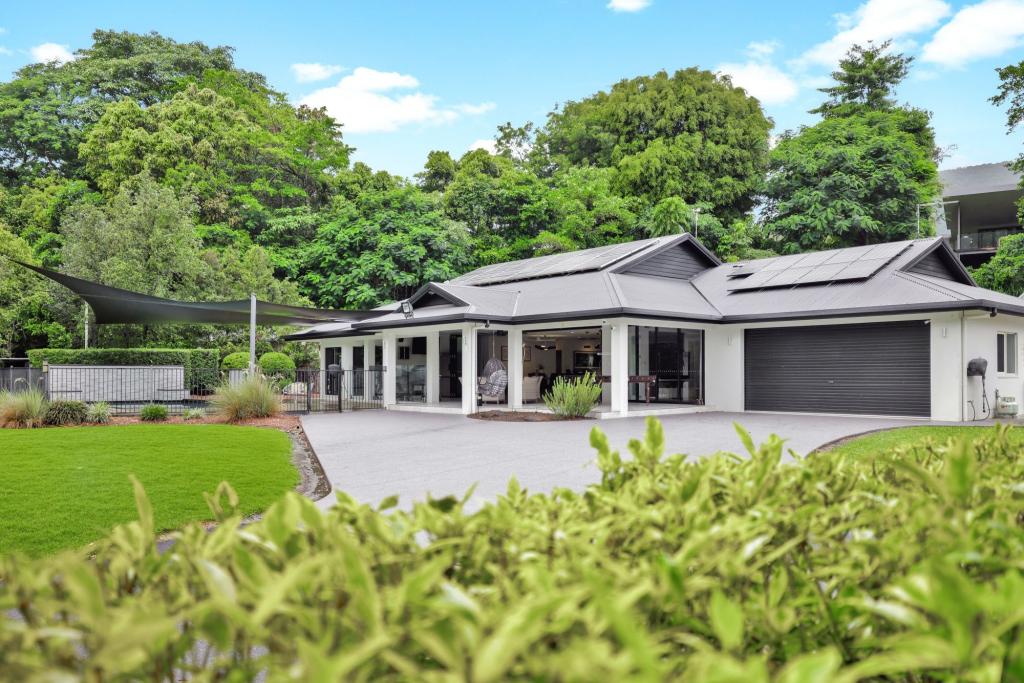 56-58 Rocks Rd, Redlynch, QLD 4870