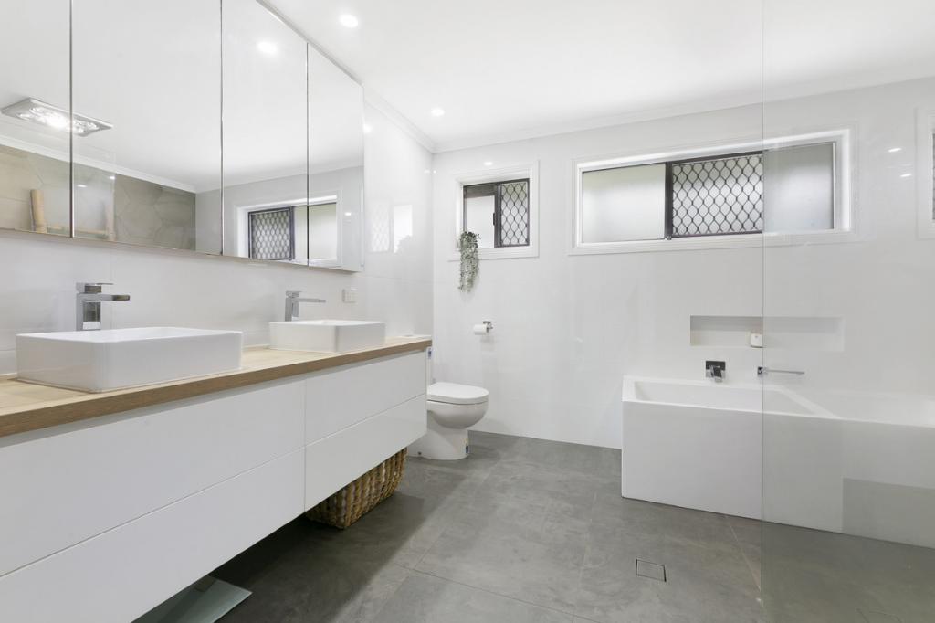 48 Lemana Lane, Miami, QLD 4220