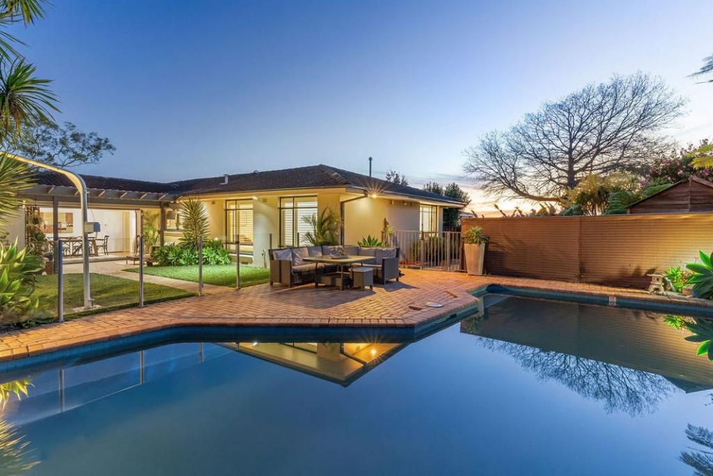 8 Roscommon Cres, Killarney Heights, NSW 2087