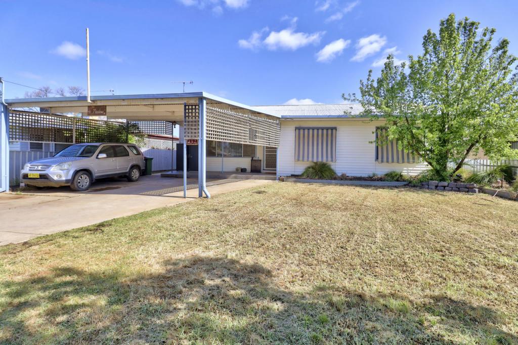 232 Burchfield Ave, Deniliquin, NSW 2710