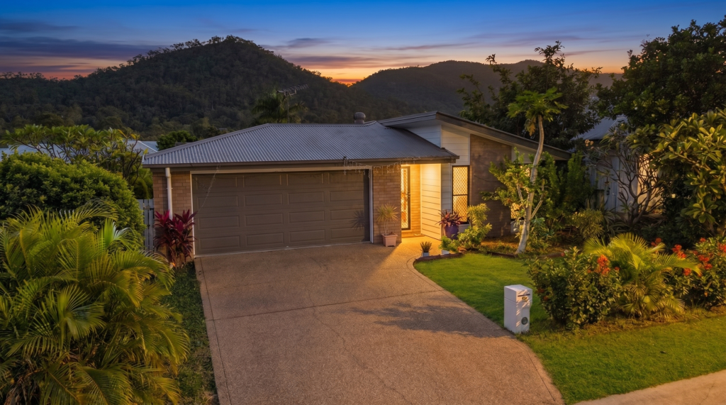 108 SPRINGFIELD DR, NORMAN GARDENS, QLD 4701