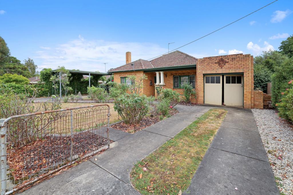 11 OGILVY ST, LEONGATHA, VIC 3953