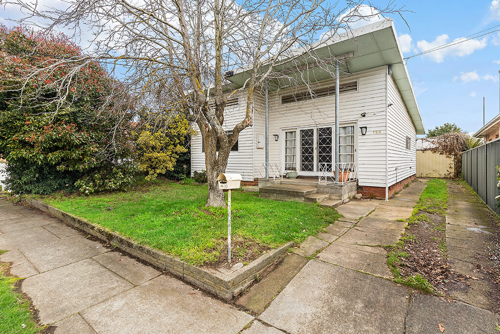 10 Longley St, Alfredton, VIC 3350