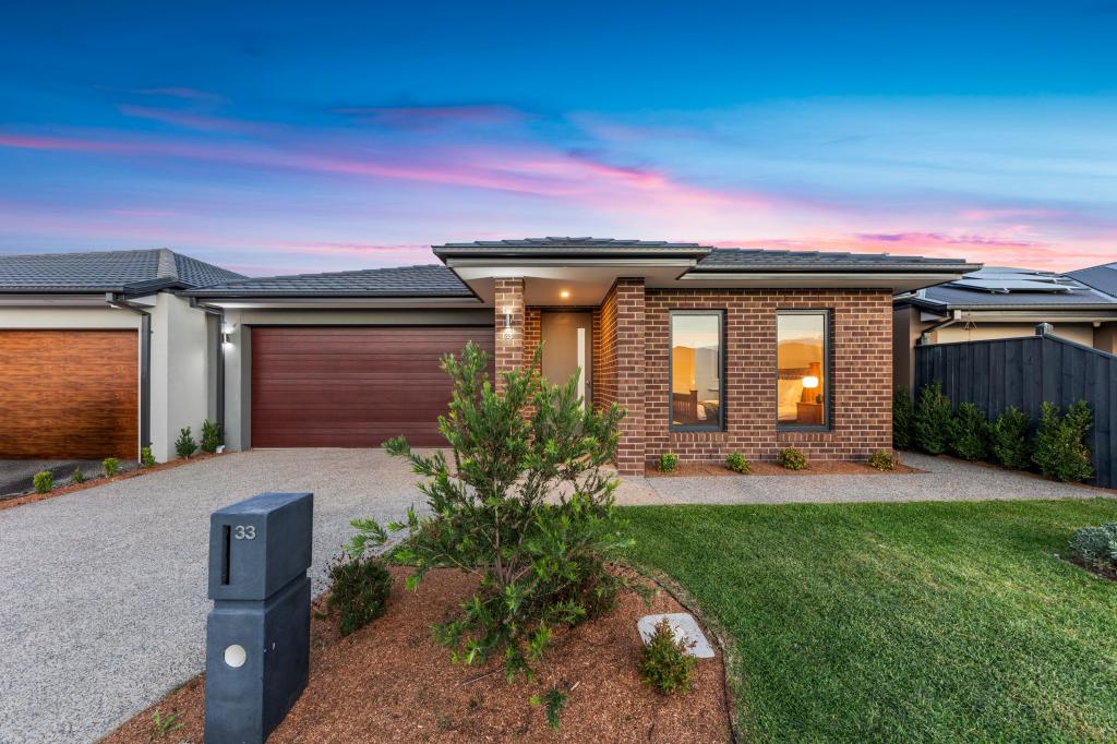 33 STANLEY DR, OFFICER, VIC 3809