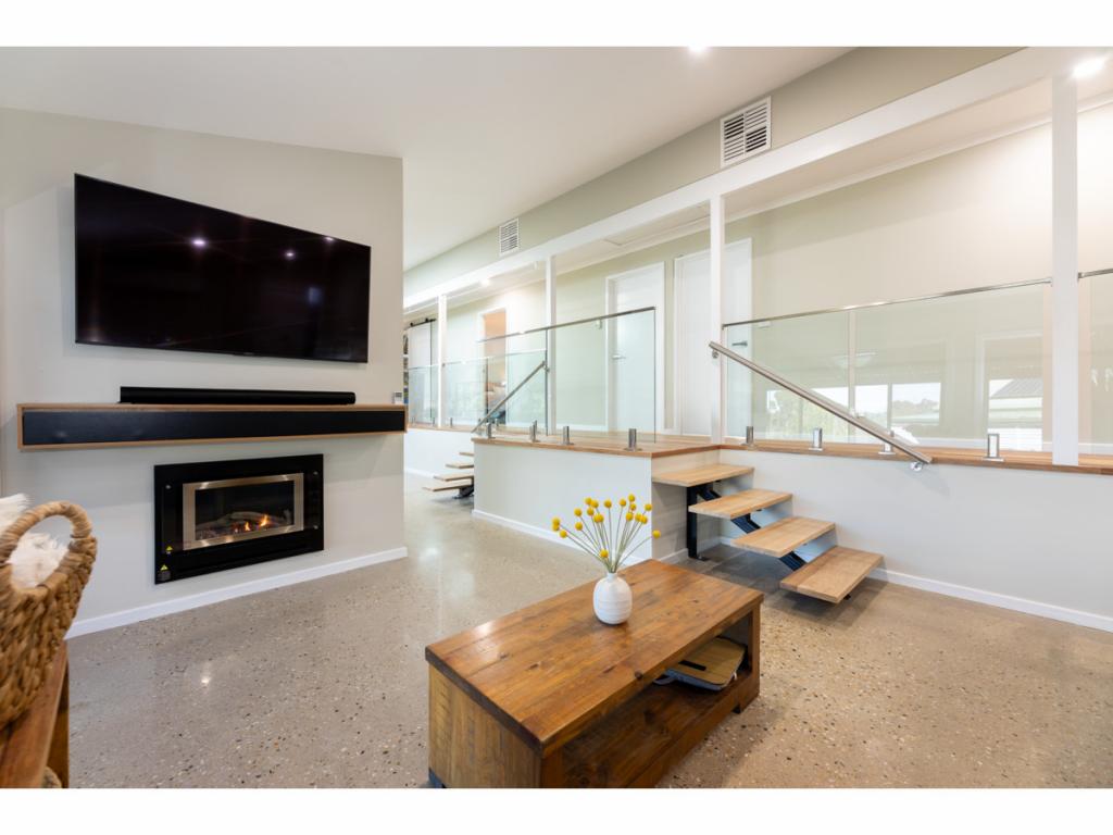 4 Joyce Pl, Lavington, NSW 2641