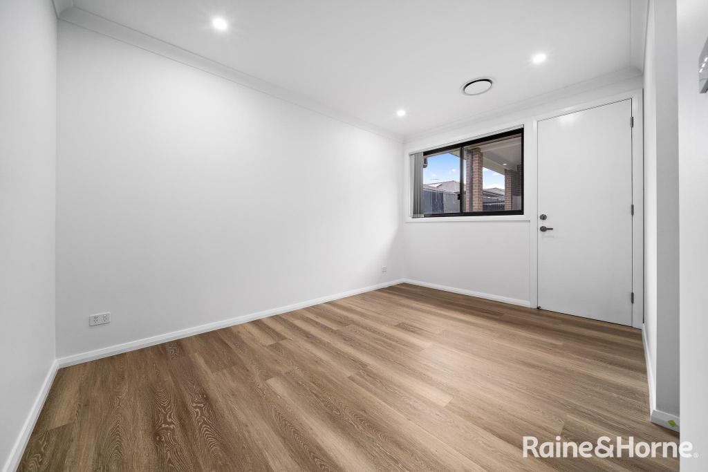 20c Meeson St, Claymore, NSW 2559