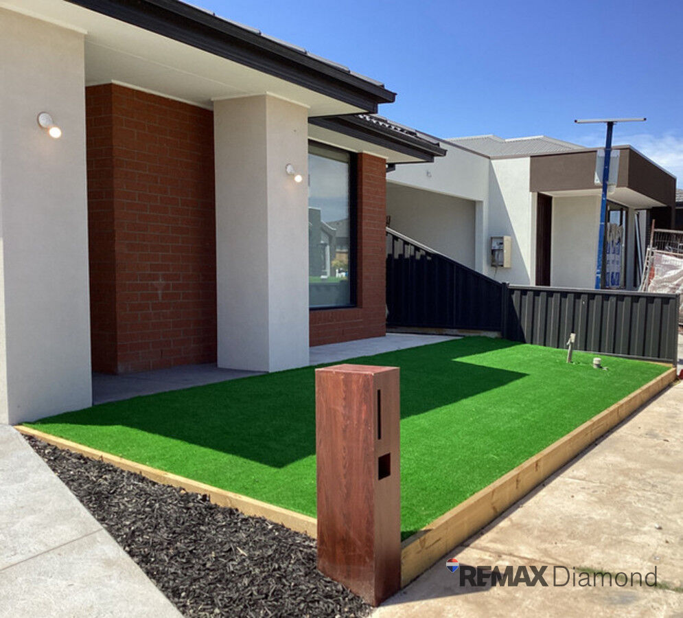 18 Salsola Rd, Rockbank, VIC 3335