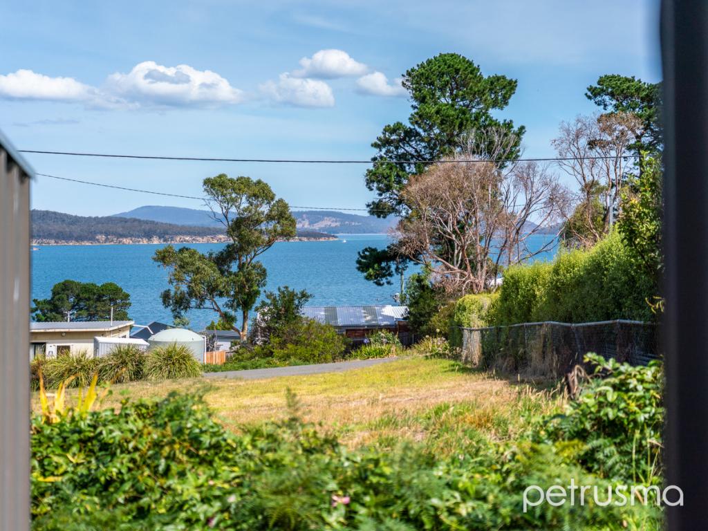 14 Broom St, Primrose Sands, TAS 7173