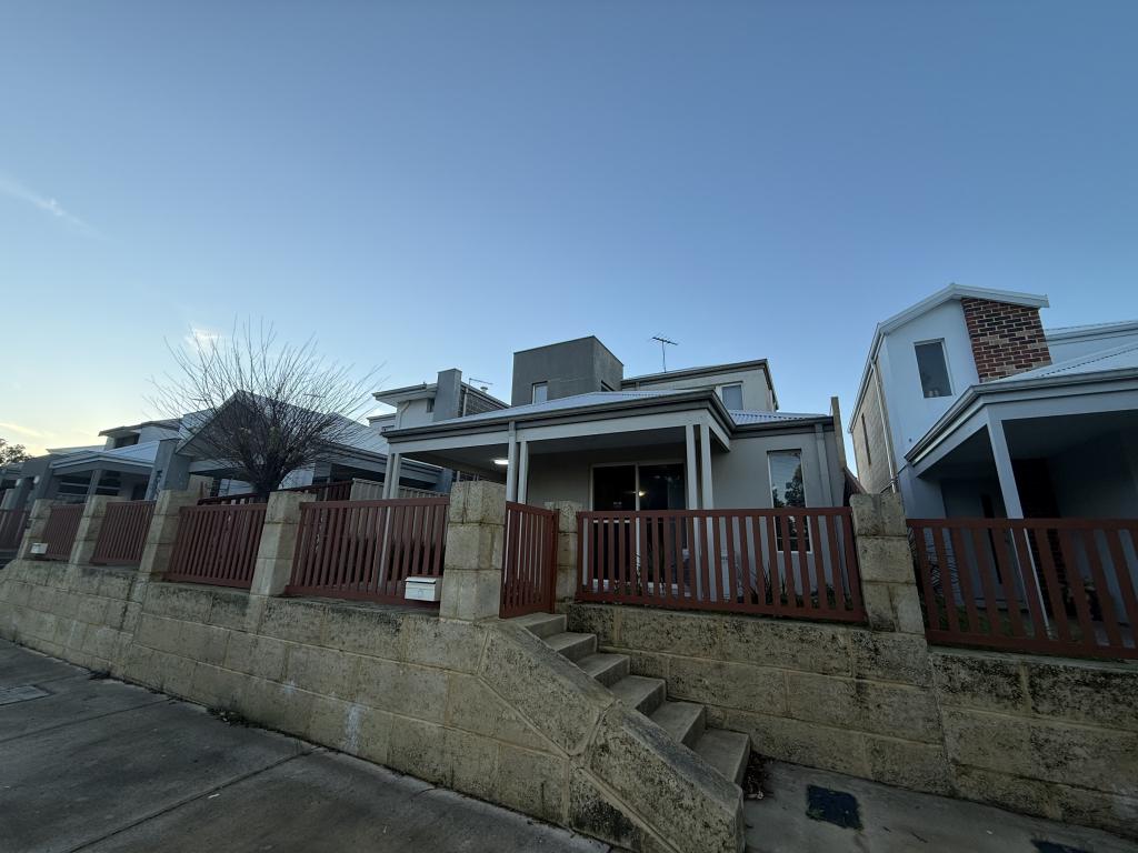 18 SUNDAY LOOP, MANDURAH, WA 6210