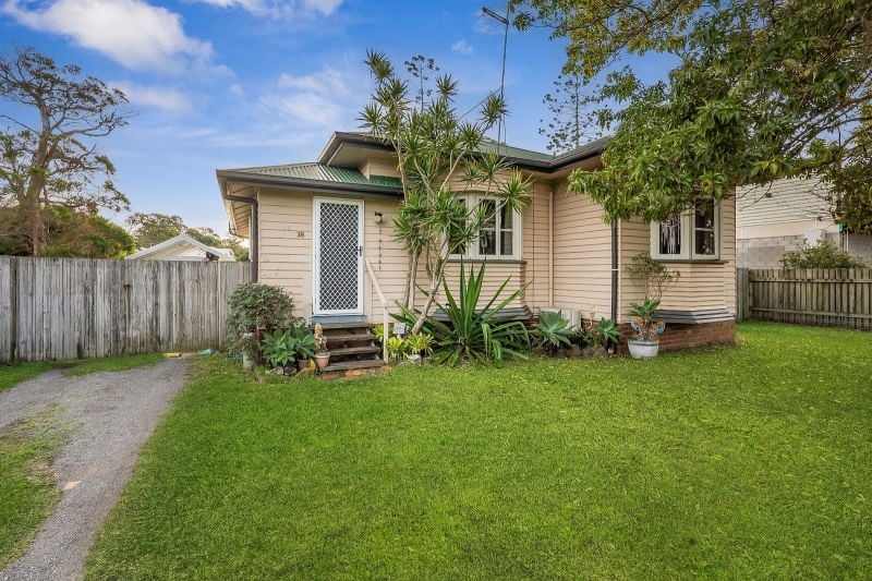 38 Biggs Ave, Beachmere, QLD 4510
