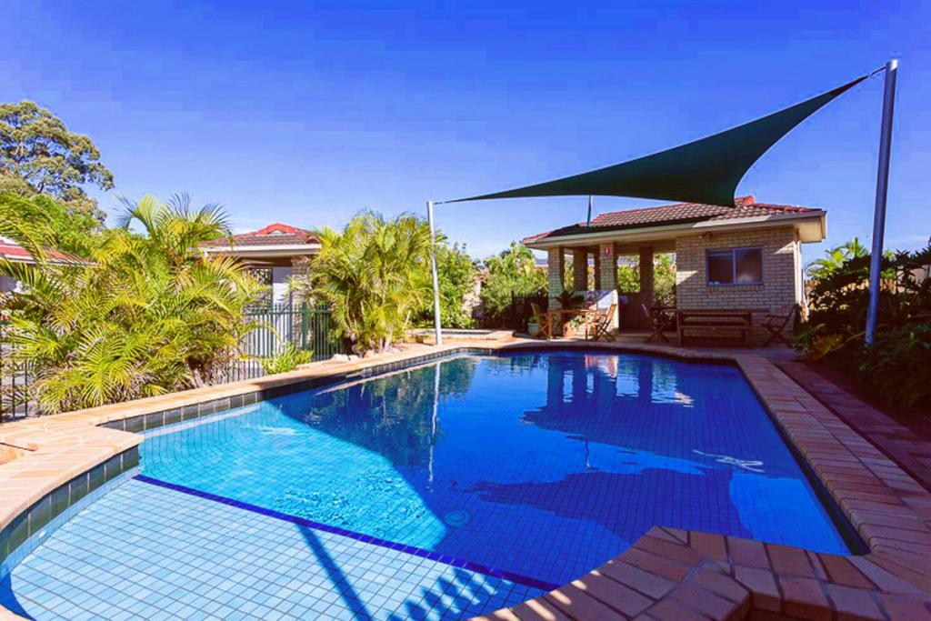 10 Lawrence Cl, Robertson, QLD 4109