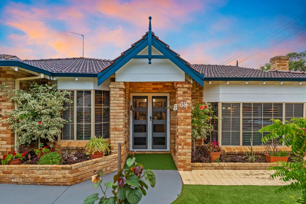 38 Taronga Dr, Kelmscott, WA 6111
