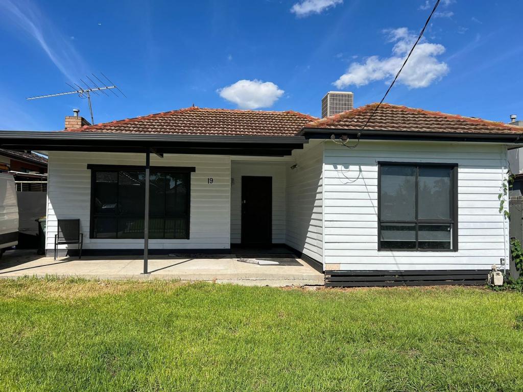 19 Shirley St, St Albans, VIC 3021