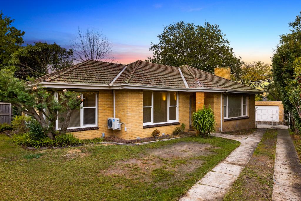 17 Woodstock Rd, Mount Waverley, VIC 3149