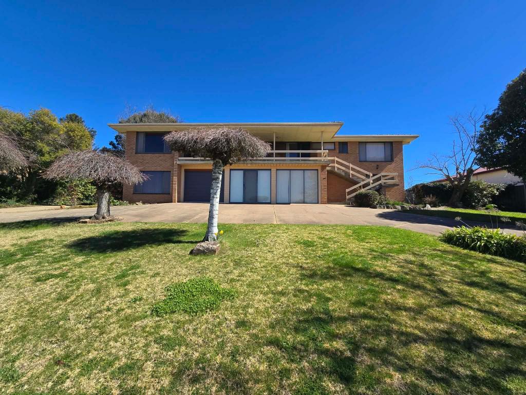 36 Maple Cres, Blayney, NSW 2799