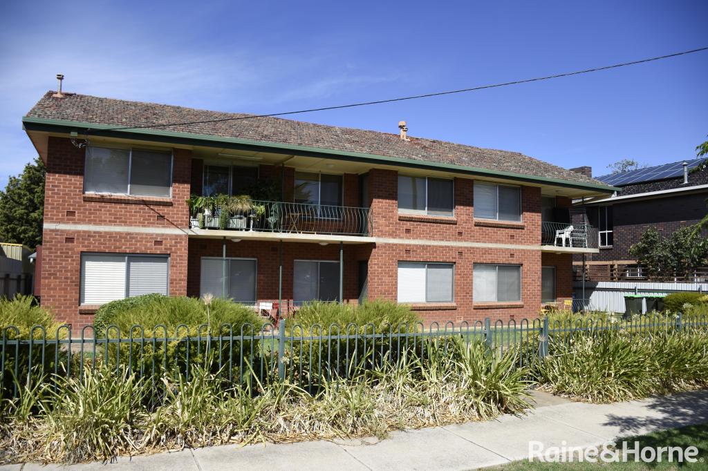 2/108 THE ESPLANADE, WAGGA WAGGA, NSW 2650