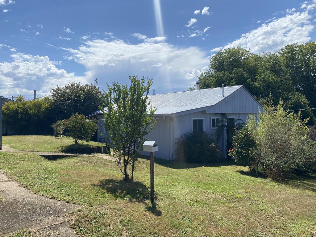 32 Acacia Ave, Batlow, NSW 2730