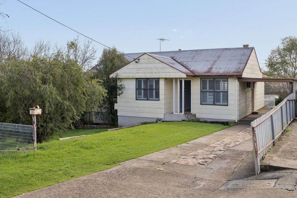 13 Clifton St, Young, NSW 2594