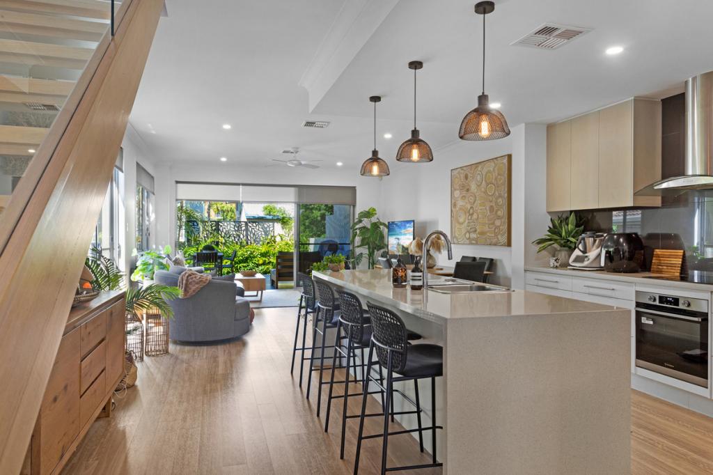2/35 Sunshine Pde, Miami, QLD 4220