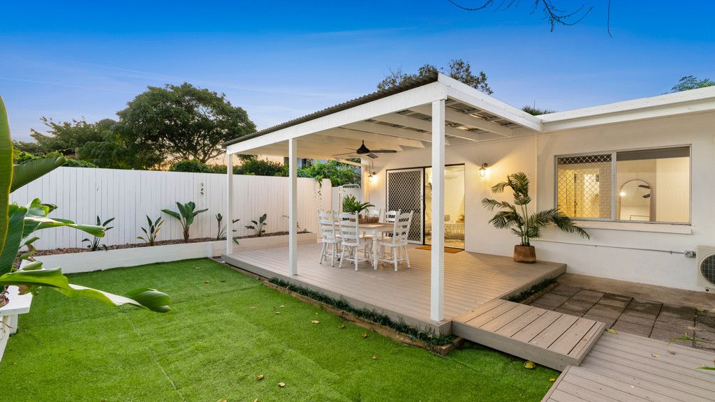1/123 OLEANDER ST, HOLLOWAYS BEACH, QLD 4878