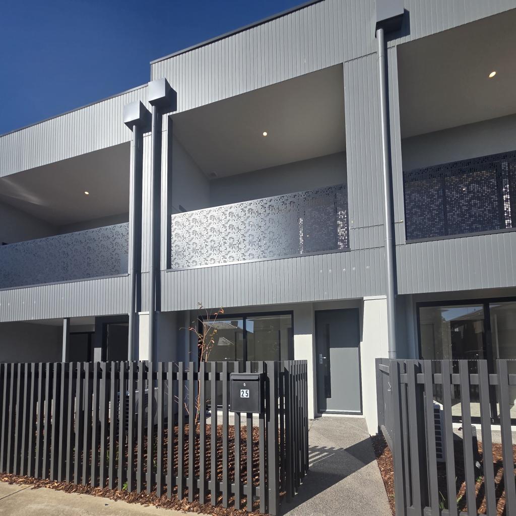 25 Winterberry Rd, Point Cook, VIC 3030